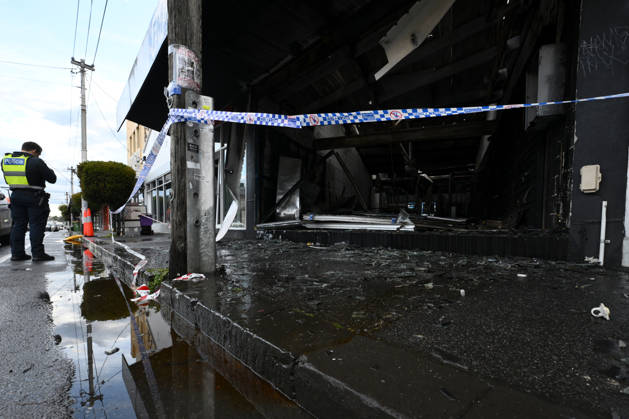 FITZROY NORTH TOBACCO SHOP FIRE, Victoria Police establish a crime scene after a fire at a tobacco shop fire in Fitzroy North, in Melbourne, Monday, October 12, 2026. ( NO ARCHIVING MELBOURNE VICTORIA Australia  Copyright: xJOELxCARRETTx 20261012116188981085