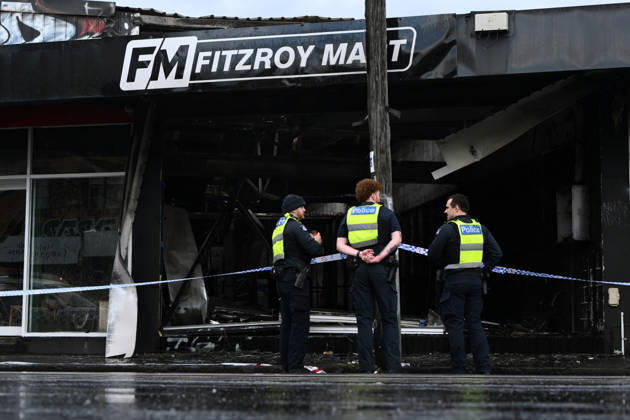 FITZROY NORTH TOBACCO SHOP FIRE, Victoria Police establish a crime scene after a fire at a tobacco shop fire in Fitzroy North, in Melbourne, Monday, October 12, 2026. ( NO ARCHIVING MELBOURNE VICTORIA Australia  Copyright: xJOELxCARRETTx 20261012160725298987
