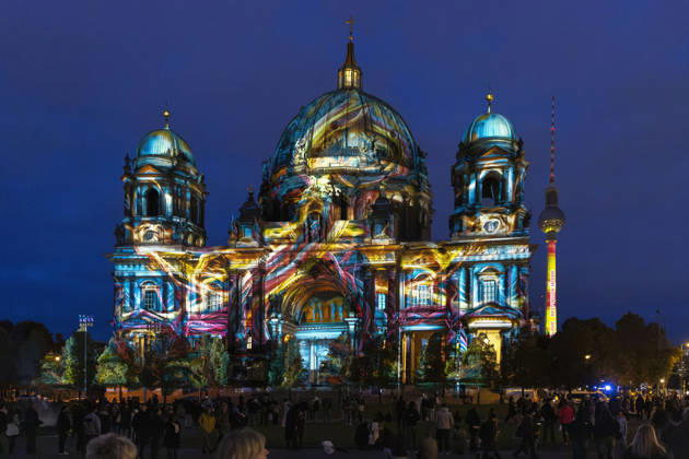 Festival of Lights , Lichterfest in der Innenstadt, Berlin, 10.10.2026 Berliner Dom, 22. BERLIN FESTIVAL OF LIGHTS, Motto: Colours of Love, Lichtinstallationen, 11.10.2026, Berlin, Deutschland < english> Berlin Cathedral, 22nd Berlin Festival of Lights, theme: Colours of Love, light installations, October 11, 2026, Berlin, Germany Berlin Innenstadt Berlin Deutschland, Germany Copyright: xPeterxEngelkex