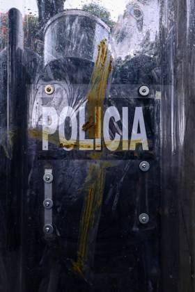 October 11, 2026: TO-45427- GUADALAJARA 11-10-2026. . La exigencia de agua limpia deriv& xf3; en momentos de tensi& xf3;n y violencia durante la marcha realizada este domingo en Guadalajara. Ciudadanos se movilizaron para denunciar la mala calidad del suministro en la Zona Metropolitana y exigir respuestas a las autoridades. La protesta, que lleg& xf3; a las inmediaciones de Casa Jalisco, registr& xf3; enfrentamientos entre manifestantes y polic& xed;as, as& xed; como reportes de detenciones, en una jornada que evidenci& xf3; el descontento social ante la problem& xe1;tica del agua..Guadalajara. Clasos.com.mx - ZUMAcs4_ 20261011_faa_cs4_024 Copyright: xDiegoxMorenox