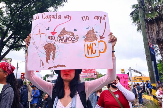 October 11, 2026: TO-45427- GUADALAJARA 11-10-2026. . La exigencia de agua limpia deriv& xf3; en momentos de tensi& xf3;n y violencia durante la marcha realizada este domingo en Guadalajara. Ciudadanos se movilizaron para denunciar la mala calidad del suministro en la Zona Metropolitana y exigir respuestas a las autoridades. La protesta, que lleg& xf3; a las inmediaciones de Casa Jalisco, registr& xf3; enfrentamientos entre manifestantes y polic& xed;as, as& xed; como reportes de detenciones, en una jornada que evidenci& xf3; el descontento social ante la problem& xe1;tica del agua..Guadalajara. Clasos.com.mx - ZUMAcs4_ 20261011_faa_cs4_033 Copyright: xDiegoxMorenox