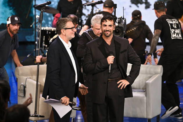 IPA89573980 - Milan, TV Show Che Tempo Che Fa - Nove. Pictured: Fabio Fazio, Marco Mengoni  Copyright: xTe-Cox xComi Terenghix IPA89573980