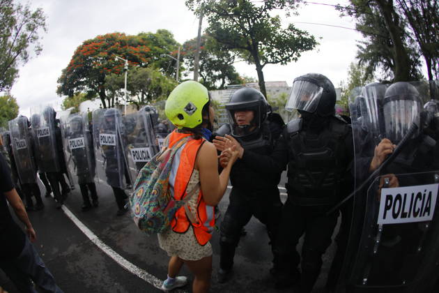 Guadalajara residents take to streets demanding clean and safe water GUADALAJARA, MEXICO - OCTOBER 11: (EDITORS NOTE: This image was shot with a fisheye lens) Riot police clash with demonstrators outside the official Casa Jalisco residence during a protest over severe water contamination in Guadalajara, Mexico on October 11, 2026. Tensions flared outside the state governor s office as protesters, angered by the poor quality of drinking water in the metropolitan area, attempted to break through security lines. Stringer Anadolu Guadalajara Mexico. Editorial use only. Please get in touch for any other usage.  Copyright: x2026xAnadoluxStringerx