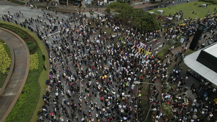 Guadalajara residents take to streets demanding clean and safe water GUADALAJARA, MEXICO - OCTOBER 11: Demonstrators march through the streets of Guadalajara, Jalisco state, Mexico, demanding clean and safe water during a massive rally on October 11, 2026. Thousands of residents mobilized to protest the severe contamination affecting the metropolitan area s drinking water supply, demanding an urgent response from local and state authorities. Stringer Anadolu Guadalajara Mexico. Editorial use only. Please get in touch for any other usage.  Copyright: x2026xAnadoluxStringerx