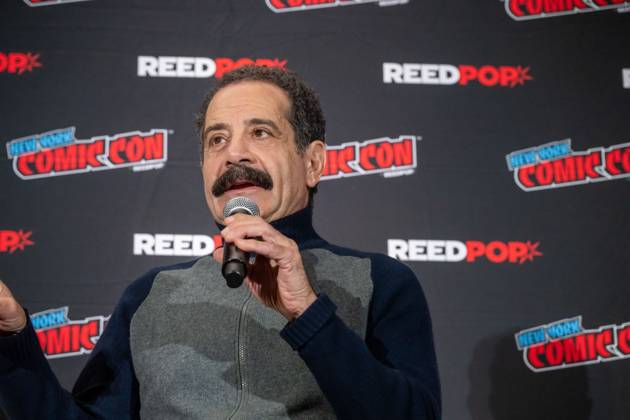 October 11, 2026, New York, New York, United States: Tony Shalhoub speaks at a panel discussion for CBS s new crime-solving drama EINSTEIN!.during New York Comic Con 2026 at The Jacob K. Javits Convention Center on October 11, 2026 in New York City. New York United States - ZUMAs197 20261011_aaa_s197_369 Copyright: xRonxAdarx
