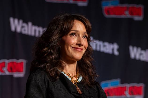 October 11, 2026, New York, New York, United States: Jennifer Beals speaks at a panel discussion for CBS new series NCIS: NEW YORK.during New York Comic Con 2026 at The Jacob K. Javits Convention Center on October 11, 2026 in New York City. New York United States - ZUMAs197 20261011_aaa_s197_431 Copyright: xRonxAdarx