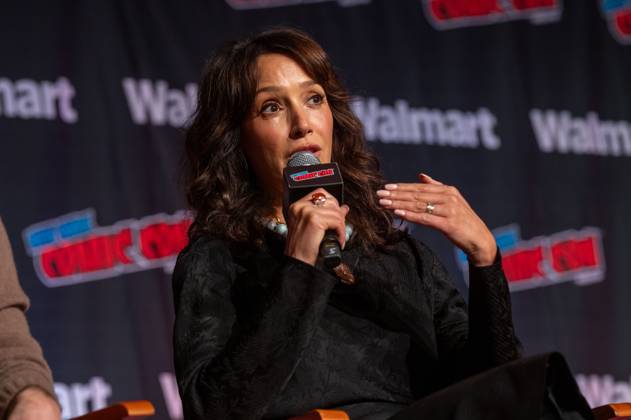 October 11, 2026, New York, New York, United States: Jennifer Beals speaks at a panel discussion for CBS new series NCIS: NEW YORK.during New York Comic Con 2026 at The Jacob K. Javits Convention Center on October 11, 2026 in New York City. New York United States - ZUMAs197 20261011_aaa_s197_433 Copyright: xRonxAdarx