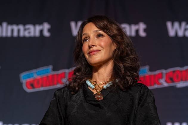 October 11, 2026, New York, New York, United States: Jennifer Beals speaks at a panel discussion for CBS new series NCIS: NEW YORK.during New York Comic Con 2026 at The Jacob K. Javits Convention Center on October 11, 2026 in New York City. New York United States - ZUMAs197 20261011_aaa_s197_441 Copyright: xRonxAdarx