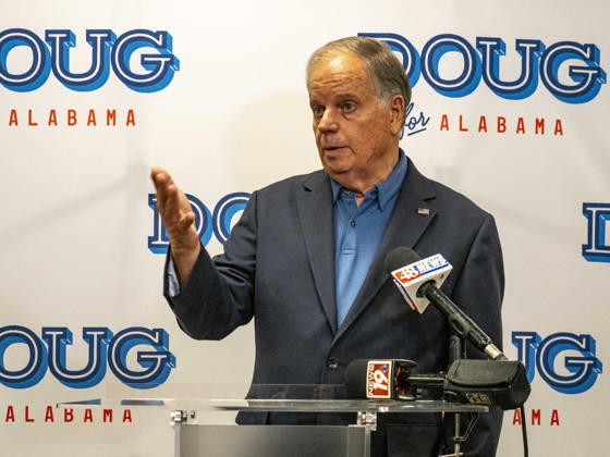 October 11, 2026, Huntsville, Alabama, USA: Alabama Democrat gubernatorial candidate and former Senator DOUG JONES holds a press conference before a campaign rally. Huntsville USA - ZUMAd155 20261011_znp_d155_008 Copyright: xSuexDorfmanx
