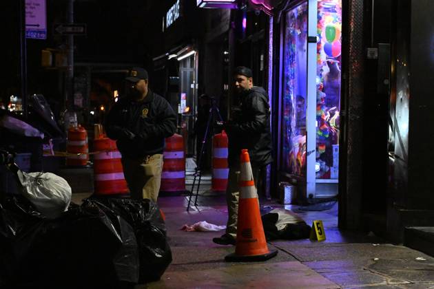 Man Killed After Assault Near Rainbow Station Sex Shop In Manhattan New York - 11 October 2026 NYPD officers work the scene outside Rainbow Station sex shop on 8th Avenue where a man died after reportedly being assaulted within the confines of the 10th precinct in Manhattan, New York, United States on Sunday, October 11, 2026. Sunday evening at approximately 9:10 pm the incident took place. Clothing, shoes and blood were discovered at the scene. The victim was taken to Bellevue Hospital where he was pronounced dead. There are no arrests and the investigation is ongoing by the NYPD. Manhattan United States Copyright: xKylexMazzax xSOPAxImagesx Kyle-Mazza-1458090