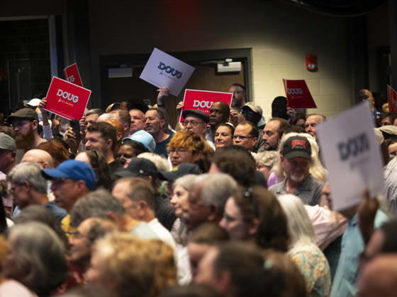 October 11, 2026, Huntsville, Alabama, USA: Former Alabama Senator Doug Jones holds a rally as he seeks to become Alabama s first Democratic governor since 2003. Huntsville USA - ZUMAd155 20261011_znp_d155_011 Copyright: xSuexDorfmanx