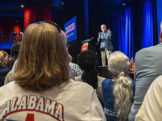 October 11, 2026, Huntsville, Alabama, USA: Former Alabama Senator DOUG JONES (D) holds a rally as he seeks to become Alabama s first Democratic governor since 2003. Huntsville USA - ZUMAd155 20261011_znp_d155_040 Copyright: xSuexDorfmanx