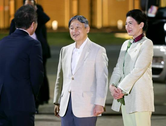 Emperor, empress end trip to Aomori Japanese Emperor Naruhito and Empress Masako arrive at Tokyo s Haneda airport on Oct. 11, 2026, following a two-day trip to Aomori Prefecture, northeastern Japan.  A14AA0005630649P