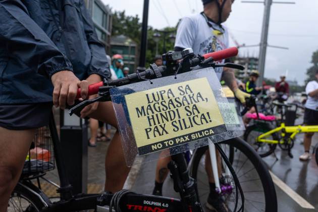 Cyclists Protest US-Led Pax Silica Initiative MANILA, PHILIPPINES - OCTOBER 12, 2026: A bike ride was led by local cyclists, along with environmental advocates, in condemnation of the US-led Pax Silica Initiative that participants say will destroy the livelihoods of local farming communities, displace local indigenous communities, and consume tremendous amounts of water that would have otherwise be utilized by local Filipinos. The route started in the Quezon City Hall and ended in the Bonifacio Shrine where the closing program was held with each sector that participated in the bike ride expressing their message of solidarity to the cause. Multiple stops where held in front of the office of the Department of Environment and Natural Resources Copyright: x xCharlesxEdmonxS.xPerezx xJNAxPressx