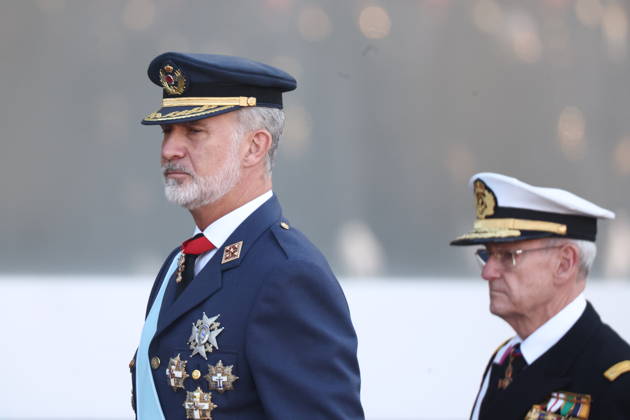 October 12 Parade for Hispanic Heritage Day King Felipe VI during the solemn ceremony honoring the national flag and the military parade for October 12, Hispanic Heritage Day, in the Plaza de Cánovas del Castillo, on October 12, 2026, in Madrid, Spain. The events begin with the raising of the flag and are followed by a tribute to those who gave their lives for the country. Subsequently, the military air and ground parades begin. Approximately 4,400 members of the Armed Forces, the security forces, and various civilian public institutions are participating this year in the parade presided over by the King and Queen. The aerial parade featured 50 fighter, training, and transport aircraft, as well as around 30 helicopters. On the ground, appr  Copyright: xEduardoxParrax 7840580