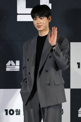 ˜Paradise Lost™ director, cast attend press conference in Seoul South Korean actor Bae Hyun-sung poses for photos during a media press conference for the movie Paradise Lost in Seoul, South Korea, on October 12, 2026. The psychological thriller film follows a mother who copes with loss through an AI version of her missing son, only to face confusion and tension when her real son mysteriously reappears after nine years. Seoul South Korea  Copyright: xMatrixxImagesx xJungxUi-Chelx