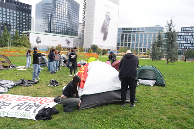 RECORD DATE NOT STATED IPA89591477 - Milan, October 12, 2026: Tents at the Biblioteca degli Alberi: University students from the Unione degli Universitari (UDU) are camping out to protest the high cost of living and skyrocketing rents  Copyright: xx xDuilioxPiaggesix IPA89591477.jpeg