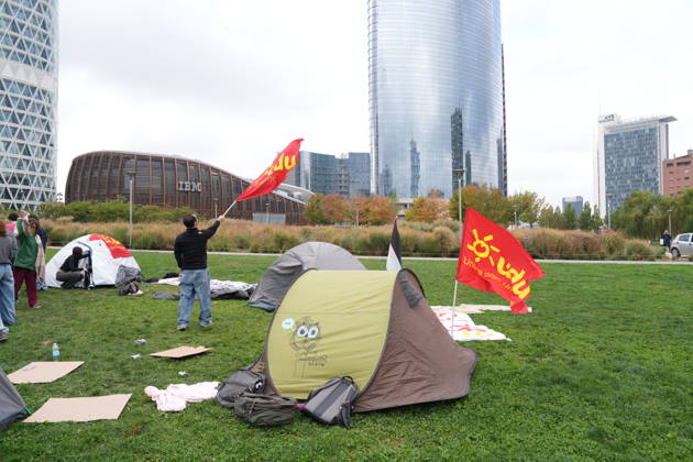 RECORD DATE NOT STATED IPA89591443 - Milan, October 12, 2026: Tents at the Biblioteca degli Alberi: University students from the Unione degli Universitari (UDU) are camping out to protest the high cost of living and skyrocketing rents  Copyright: xx xDuilioxPiaggesix IPA89591443.jpeg