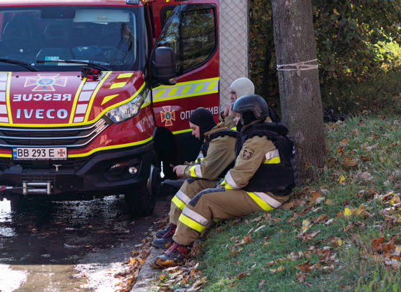 Drone attack hits residential building in Ukraine s Kharkiv, injuring 13 KHARKIV, UKRAINE - OCTOBER 12: Emergency responders work at the site of a drone attack that struck a residential building, injuring 13 people, in Kharkiv, Ukraine, on October 12, 2026. Firefighters, police officers and rescue teams arrive at the scene to assist residents following the attack. Carlo Bravo Anadolu Kharkiv Ukraine. Editorial use only. Please get in touch for any other usage.  Copyright: x2026xAnadoluxCarloxBravox