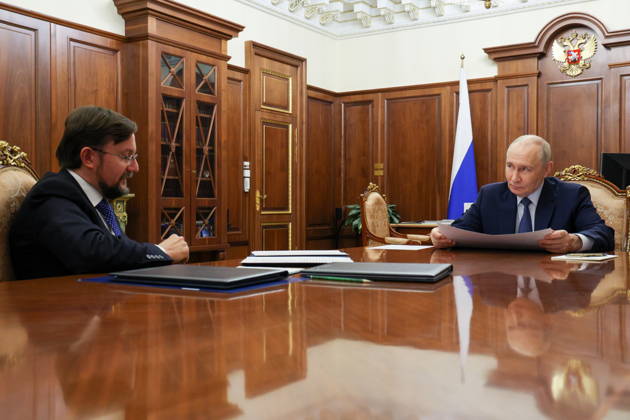 RUSSIA, MOSCOW - OCTOBER 12, 2026: Vladimir Putin (R), Russia s President, and Alexei Repik, Delovaya Rossiya Business Russia Chairman, are pictured during a meeting in the Kremlin. Mikhail Metzel Russian Presidential Press and Information Office TASS  99175822
