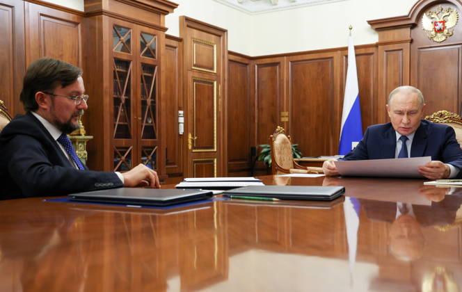 RUSSIA, MOSCOW - OCTOBER 12, 2026: Vladimir Putin (R), Russia s President, and Alexei Repik, Delovaya Rossiya Business Russia Chairman, are pictured during a meeting in the Kremlin. Mikhail Metzel Russian Presidential Press and Information Office TASS  99175818