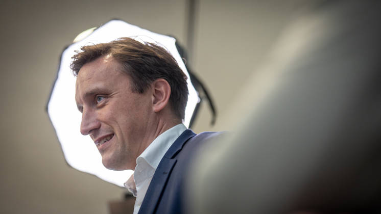 Sebastian Lechner, Landesvorsitzender CDU Niedersachsen, im Gespräch mit Journalisten im Konrad-Adenauer-Haus am Rande der Präsidiumsklausur;Präsidiumsklausurtagung der CDU Deutschlands in Berlin, Oktober 2026, Berlin Berlin Deutschland Konrad-Adenauer-Haus