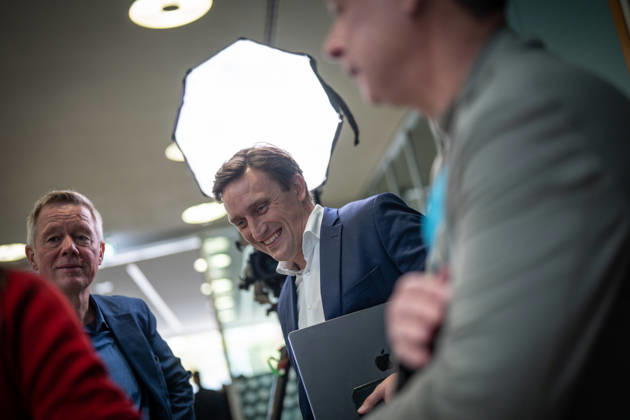 Sebastian Lechner, Landesvorsitzender CDU Niedersachsen, im Gespräch mit Journalisten im Konrad-Adenauer-Haus am Rande der Präsidiumsklausur;Präsidiumsklausurtagung der CDU Deutschlands in Berlin, Oktober 2026, Berlin Berlin Deutschland Konrad-Adenauer-Haus