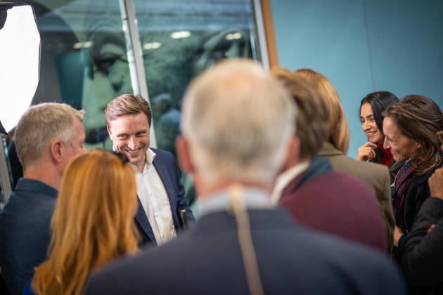 Sebastian Lechner, Landesvorsitzender CDU Niedersachsen, im Gespräch mit Journalisten im Konrad-Adenauer-Haus am Rande der Präsidiumsklausur;Präsidiumsklausurtagung der CDU Deutschlands in Berlin, Oktober 2026, Berlin Berlin Deutschland Konrad-Adenauer-Haus