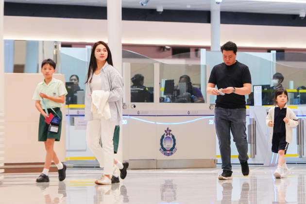 HONG KONG-DAILY HUANGGANG-PORT-OPENING Passengers arrive in Hong Kong through the redeveloped Huanggang Port on October 12, 2026, the first day of operations under the new collaborative inspection and joint clearance system. (Photo by Zulu Lo TMHK via Nexpher Images) Hong Kong