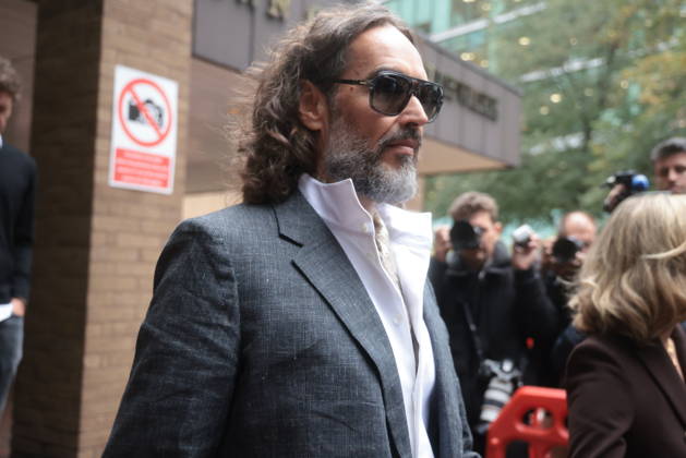 Image Licensed to Parsons Media. 12 10 2026. London, United Kingdom. Russell Brand™s trial begins at Southwark Crown Court . Russell Brand™s attends Southwark Crown Court facing three counts of rape, three counts of sexual assault and one count of indecent assault. He has pleaded not guilty to all the charges and denies the allegations against him.  Copyright: xMartynxWheatleyx xParsonsxMediax PAR-9247-0014