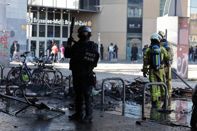Firefighters pictured after a riot outside the Gare du Midi-Zuid Station, in Brussels on Monday 12 October 2026, as a strike in the public services against the Federal Government s budgetary measures is organised by the trade unions.  NICOLASxMAETERLINCK 189545336