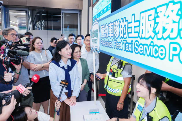 HONG KONG-DAILY HUANGGANG-PORT-OPENING Hong Kong Secretary for Transport and Logistics Mable Chan speaks with a taxi fleet service ambassador at the Public Transport Interchange of the redeveloped Huanggang Port on October 12, 2026. (Photo by Zulu Lo TMHK via Nexpher Images) Hong Kong