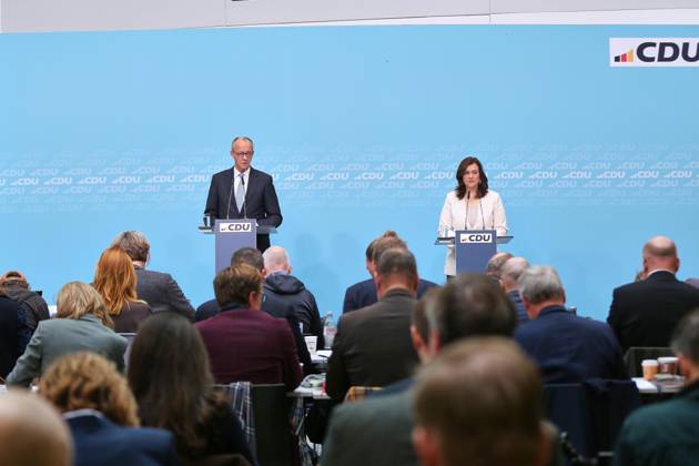 Berlin, Deutschland, 12.10.2026: Konrad-Adenauer-Haus: Pressekonferenz in der CDU-Bundesgeschäftsstelle nach Bundesvorstandssitzung: Bundeskanzler Friedrich Merz (CDU) und CDU-Generalsekretärin Franziska Hoppermann Copyright: xdtsxNachrichtenagenturx dts_138255
