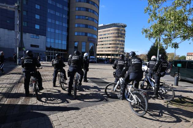 Police pictured during a riot outside the Gare du Midi-Zuid Station, in Brussels on Monday 12 October 2026, as a strike in the public services against the Federal Government s budgetary measures is organised by the trade unions.  NICOLASxMAETERLINCK 189546761