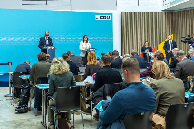 Pressekonferenz mit dem Vorsitzenden der CDU Deutschlands, Bundeskanzler Friedrich Merz und der Generalsekretärin der CDU Deutschlands Franziska Hoppermann Pressekonferenz mit dem Vorsitzenden der CDU Deutschlands, Bundeskanzler Friedrich Merz und der Generalsekretärin der CDU Deutschlands Franziska Hoppermann am 12.10.2026 in Berlin. Berlin Berlin Deutschland CDU-Bundesgeschäftsstelle (Konrad-Adenauer-Haus)