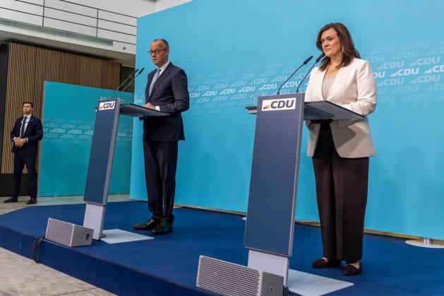 Pressekonferenz mit dem Vorsitzenden der CDU Deutschlands, Bundeskanzler Friedrich Merz und der Generalsekretärin der CDU Deutschlands Franziska Hoppermann Pressekonferenz mit dem Vorsitzenden der CDU Deutschlands, Bundeskanzler Friedrich Merz und der Generalsekretärin der CDU Deutschlands Franziska Hoppermann am 12.10.2026 in Berlin. Berlin Berlin Deutschland CDU-Bundesgeschäftsstelle (Konrad-Adenauer-Haus)