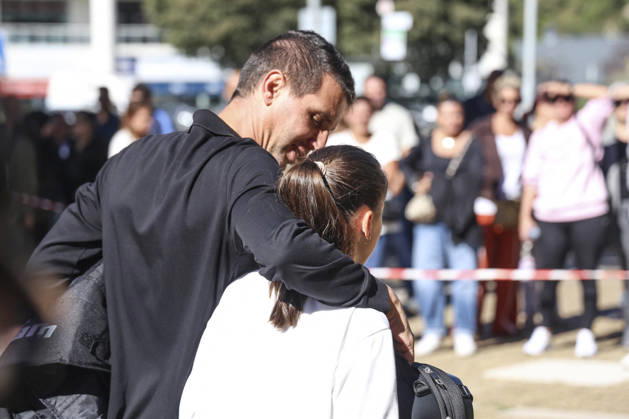 Parents Pick Up Their Child: Middle School Principal and Teacher Shot; 14-Year-Old Shooter Arrested at Joseph Lakanal Middle School in Aubagne, France, October 12, 2026 Meddah Bestimage Joseph Lakanal Middle School after a principal was injured by a 12-gauge hunting rifle shot and a teenager was arrested in Aubagne, southern France, on October 12, 2026. The principal was struck by a 12-gauge hunting rifle shot, the same source specified, adding that a member of the teaching staff was also struck. The victim’s life is not in danger. Aubagne, France  Copyright: xMeddahx xBestimagexMeddahx xBestimagex