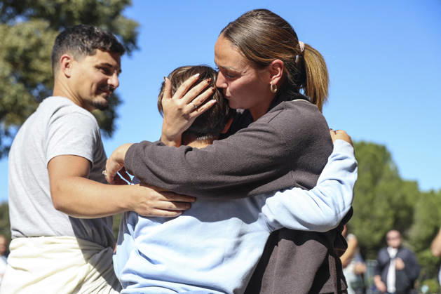 Parents Pick Up Their Child: Middle School Principal and Teacher Shot; 14-Year-Old Shooter Arrested at Joseph Lakanal Middle School in Aubagne, France, October 12, 2026 Meddah Bestimage Joseph Lakanal Middle School after a principal was injured by a 12-gauge hunting rifle shot and a teenager was arrested in Aubagne, southern France, on October 12, 2026. The principal was struck by a 12-gauge hunting rifle shot, the same source specified, adding that a member of the teaching staff was also struck. The victim’s life is not in danger. Aubagne, France  Copyright: xMeddahx xBestimagexMeddahx xBestimagex