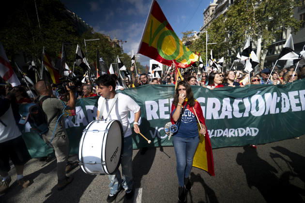 Demonstration in Barcelona under the slogan Catalonia with Ceuta: One Spain —Several people during a demonstration under the slogan Catalonia with Ceuta: One Spain, on October 12, 2026, in Barcelona, Catalonia, Spain. The rally marking October 12, organized by Unidos por Ceuta, Espanya i Catalans, Catalunya Suma, S’ha Acabat, and Impulso Ciudadano, aims to celebrate the National Day and reaffirm the unity of Spain and the ties between Catalonia and Ceuta. OCTOBER 12, 2026 Lorena Sopê Barcelona, Catalonia Barcelona, Catalonia, Spain  Copyright: xLorenaxSopÃªnax 7841086