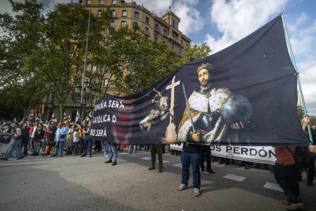 Demonstration in Barcelona under the slogan Catalonia with Ceuta: One Spain —Several people during a demonstration under the slogan Catalonia with Ceuta: One Spain, on October 12, 2026, in Barcelona, Catalonia, Spain. The rally marking October 12, organized by Unidos por Ceuta, Espanya i Catalans, Catalunya Suma, S’ha Acabat, and Impulso Ciudadano, aims to celebrate the National Day and reaffirm the unity of Spain and the ties between Catalonia and Ceuta. OCTOBER 12, 2026 Lorena Sopê Barcelona, Catalonia Barcelona, Catalonia, Spain  Copyright: xLorenaxSopÃªnax 7841089