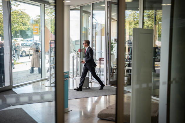 Bundesgesundheitsminister Karsten Linnemann beim Verlassen der CDU-Bundesgeschäftsstelle;Präsidiumsklausurtagung der CDU Deutschlands in Berlin, Oktober 2026, Berlin Berlin Deutschland Konrad-Adenauer-Haus