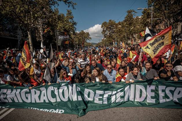 October 12, 2026, Barcelona, Catalonia, Spain: Demonstrators carry flags and banners during a rally marking SpainÃ¢â‚¬â ¢s National Day. Barcelona Spain - ZUMAo105 20261012_fap_o105_028 Copyright: xMatthiasxOesterlex