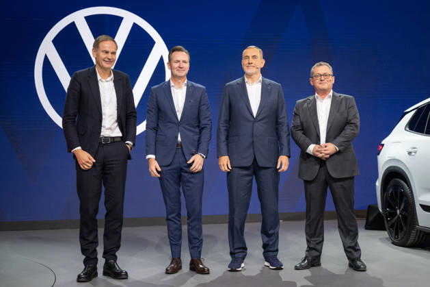 Paris Motor Show Volkswagen Press Conference - Paris AJ Oliver Blume, CEO of the Volkswagen Group, Thomas Schaefer, CEO of Volkswagen Passenger Cars, and Martin Jahn, President of the Czech Automotive Industry Association and Member of the Board of Management of the Volkswagen Brand responsible for Sales, Marketing and After Sales , pose during the 91st edition of the international Paris Motor Show (Mondial de l’auto) at the Porte de Versailles in Paris on October 12, 2026. Photo by Alexis Jumeau ABACAPRESS.COM Paris France  Copyright: xJumeauxAlexis ABACAx