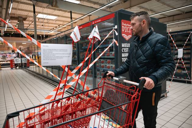 Cyberattack on Refrigerators PHOTOPQR OUEST FRANCE ELSA RANCEL OUEST FRANCE LANNION October 12, 2026 A cyberattack affected the refrigeration systems of about 100 major retail chains, such as Intermarché, Super U, and Leclerc, on Monday, October 12, 2026. Here, at this Intermarché in the Côtes-d’Armor—the store does not wish to be identified or named—the refrigerators in all the fresh and frozen food aisles have been shut down. THE SUPERMARKET DOES NOT WISH TO BE NAMED, SIMPLY A SCENE FROM AN INTERMARCHÉ IN THE CÔTES-D’ARMOR Photo by ELSA RANCEL, OUEST FRANCE Several large and medium-sized retailers were victims of a cyberattack that affected refrigeration equipment on the night of Monday, October 12, 2026, in LANNION, France  Copyright: xPHOTOPQR OUESTxFRANCE MAXPPPxELSAxRANCELx xOUEST-FRANCEx 20261012OFR1209 20261012OFR1209