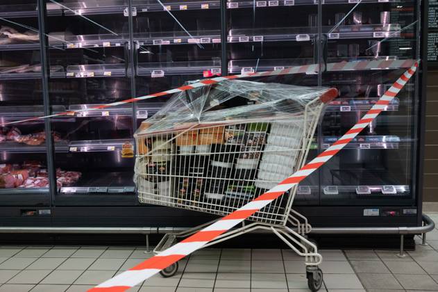 Cyberattack on Refrigerators PHOTOPQR OUEST FRANCE ELSA RANCEL OUEST FRANCE LANNION October 12, 2026 A cyberattack affected the refrigeration systems of about 100 major retail chains, such as Intermarché, Super U, and Leclerc, on Monday, October 12, 2026. Here, at this Intermarché in the Côtes-d’Armor—the store does not wish to be identified or named—the refrigerators in all the fresh and frozen food aisles have been shut down. THE SUPERMARKET DOES NOT WISH TO BE NAMED, SIMPLY A SCENE FROM AN INTERMARCHÉ IN THE CÔTES-D’ARMOR Photo by ELSA RANCEL, OUEST FRANCE Several large and medium-sized retailers were victims of a cyberattack that affected refrigeration equipment on the night of Monday, October 12, 2026, in LANNION, France  Copyright: xPHOTOPQR OUESTxFRANCE MAXPPPxELSAxRANCELx xOUEST-FRANCEx 20261012OFR1219 20261012OFR1219