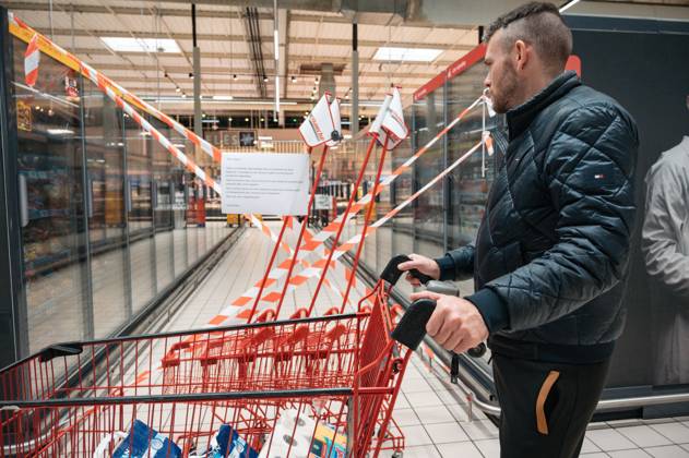 Cyberattack on Refrigerators PHOTOPQR OUEST FRANCE ELSA RANCEL OUEST FRANCE LANNION October 12, 2026 A cyberattack affected the refrigeration systems of about 100 major retail chains, such as Intermarché, Super U, and Leclerc, on Monday, October 12, 2026. Here, at this Intermarché in the Côtes-d’Armor—the store does not wish to be identified or named—the refrigerators in all the fresh and frozen food aisles have been shut down. THE SUPERMARKET DOES NOT WISH TO BE NAMED, SIMPLY A SCENE FROM AN INTERMARCHÉ IN THE CÔTES-D’ARMOR Photo by ELSA RANCEL, OUEST FRANCE Several large and medium-sized retailers were victims of a cyberattack that affected refrigeration equipment on the night of Monday, October 12, 2026, in LANNION, France  Copyright: xPHOTOPQR OUESTxFRANCE MAXPPPxELSAxRANCELx xOUEST-FRANCEx 20261012OFR1224 20261012OFR1224