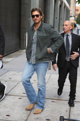 October 12, 2026, New York, New York, USA: LUKE GRIMES at ABC Studios in New York City for ‘Live With Kelly and Markâ New York USA - ZUMAh16_ 20261012_zaf_h16_067 Copyright: xDanxHerrickx