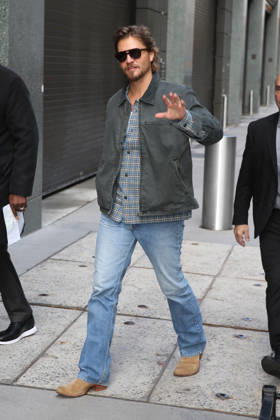 October 12, 2026, New York, New York, USA: LUKE GRIMES at ABC Studios in New York City for ‘Live With Kelly and Markâ New York USA - ZUMAh16_ 20261012_zaf_h16_069 Copyright: xDanxHerrickx