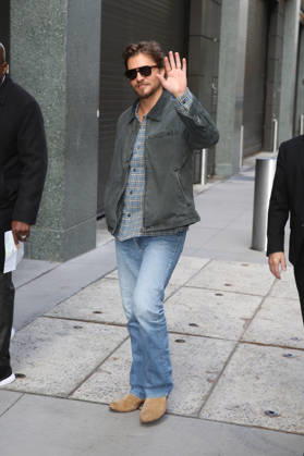 October 12, 2026, New York, New York, USA: LUKE GRIMES at ABC Studios in New York City for ‘Live With Kelly and Markâ New York USA - ZUMAh16_ 20261012_zaf_h16_071 Copyright: xDanxHerrickx