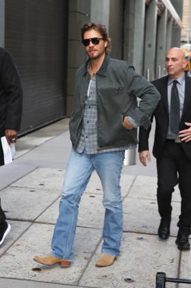 October 12, 2026, New York, New York, USA: LUKE GRIMES at ABC Studios in New York City for ‘Live With Kelly and Markâ New York USA - ZUMAh16_ 20261012_zaf_h16_068 Copyright: xDanxHerrickx